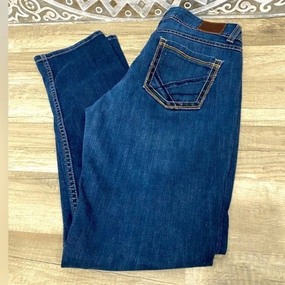 BKE Denim Kate Women’s Jeans Straight Leg Low Rise Embroidered Size 29 X 31 1/2 - Picture 1 of 11